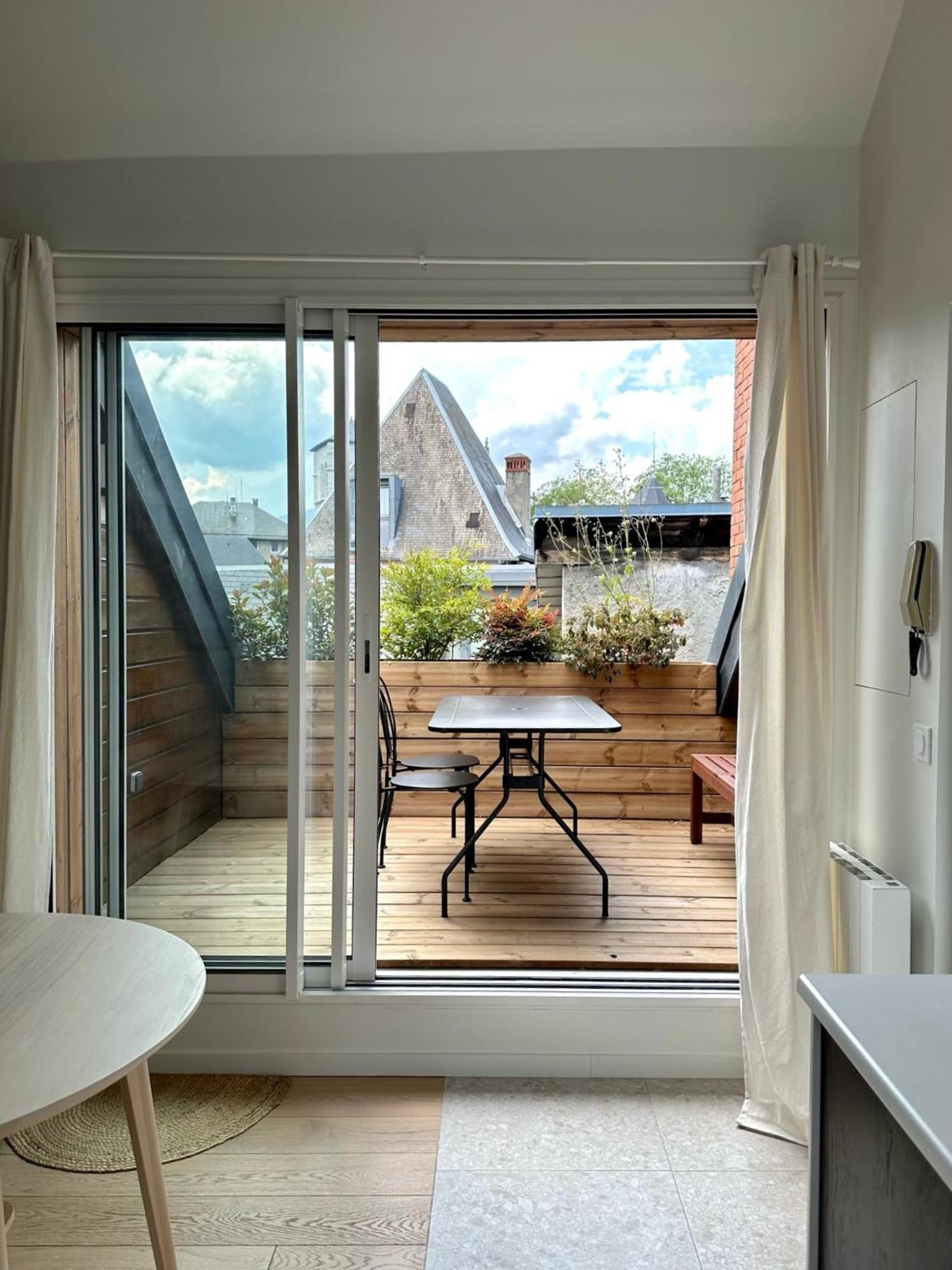 Ecrin De Calme Avec Terrasse Apartment Chambery Bagian luar foto